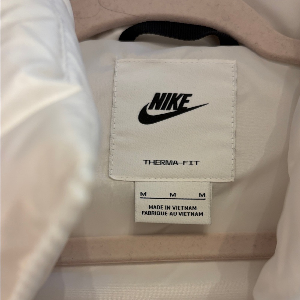 Nike Women's Classic White Puffer Jacket - Picture 3 of 10